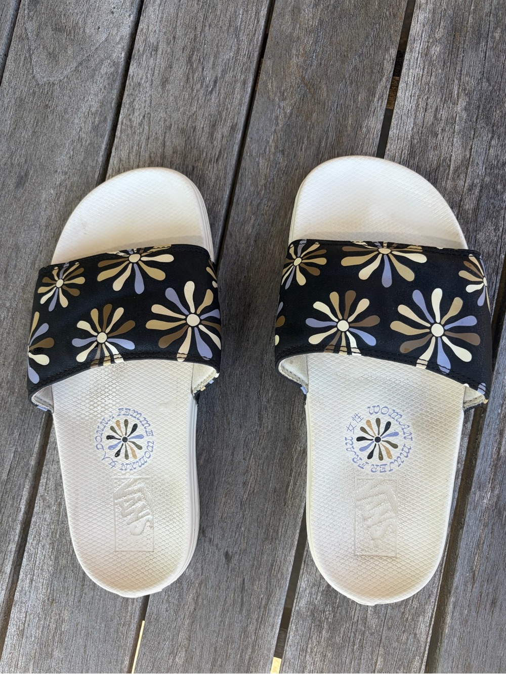 Vans La Costa White Women’s Black Retro Daisy Slide Sandals 7